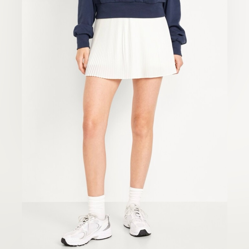 Old Navy Extra High Waisted Stretch Tech Micro Pleated Skort
